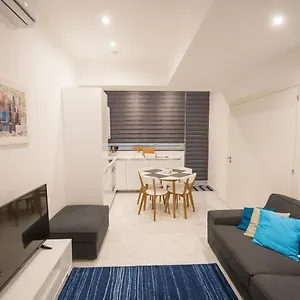 4 Bedroom Near Seafront Appartamento